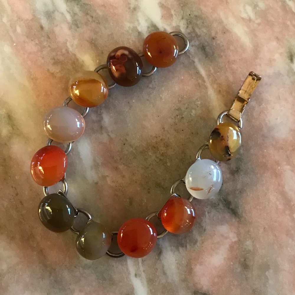 Very pretty agates in a bracelet